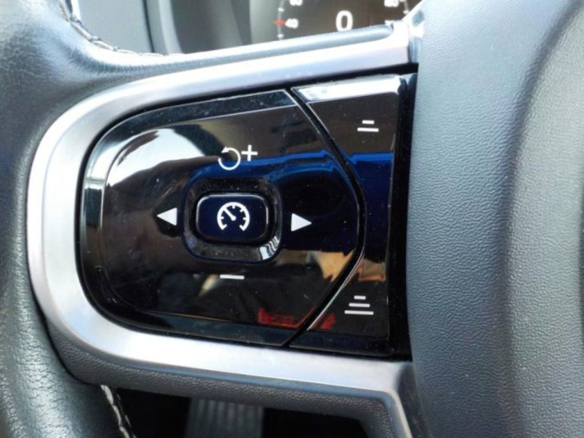 Volvo XC90 B5 (d) AWD Geartronic 7 posti Inscription (17)