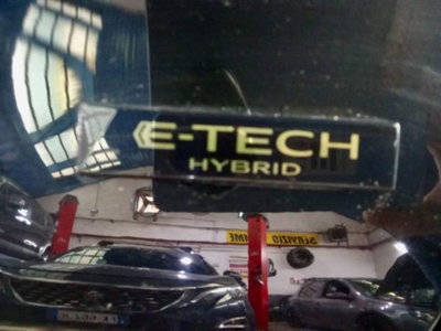 Renault Captur Full Hybrid E-Tech 145 CV Techno (4)