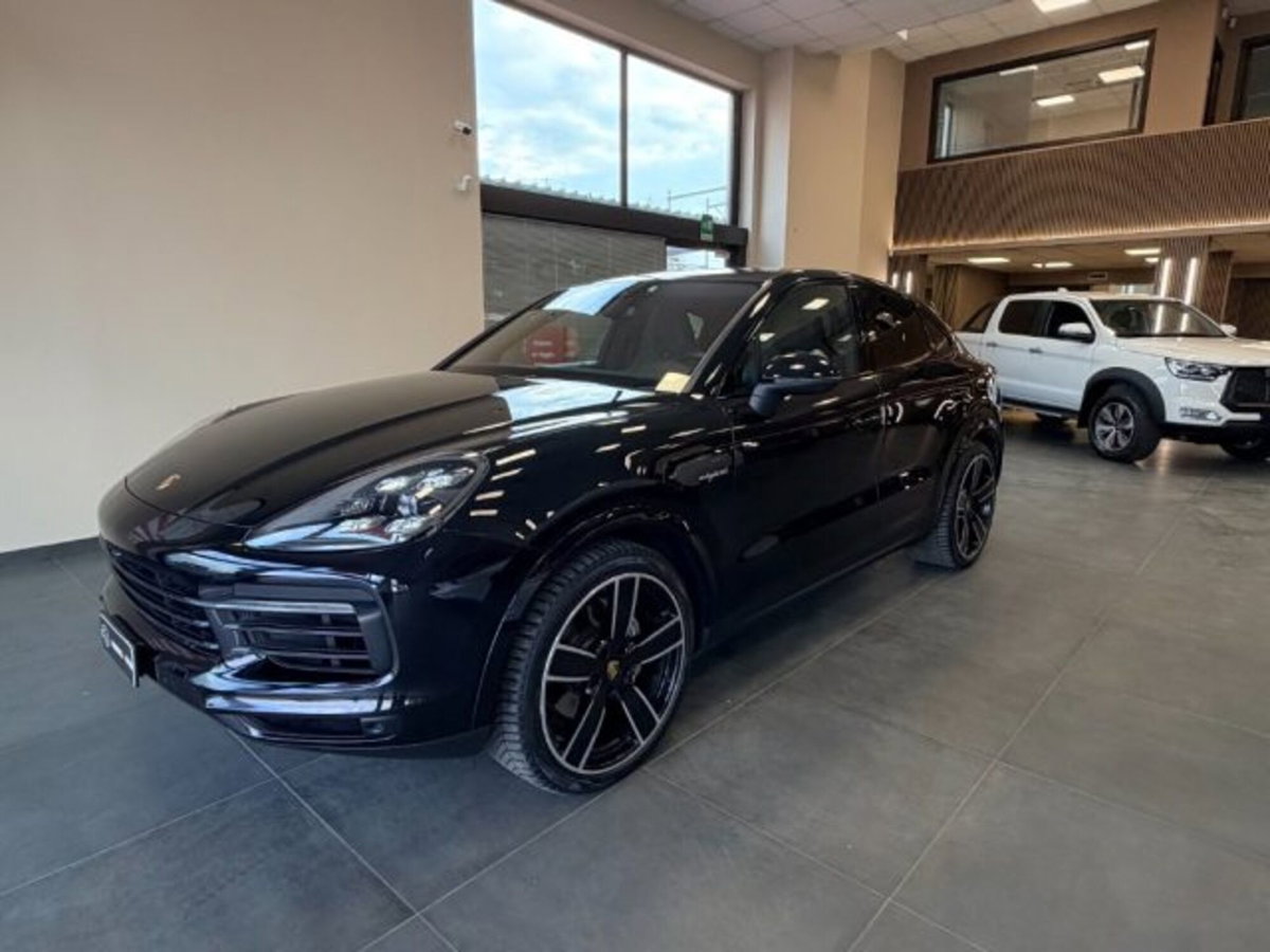 Porsche Cayenne Coupé 3.0 V6 (2)