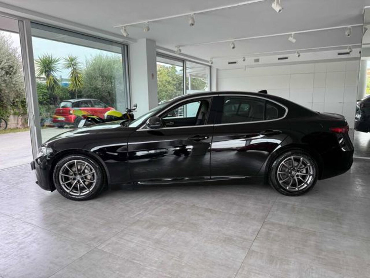 Alfa Romeo Giulia 2.2 Turbodiesel 150 CV (4)
