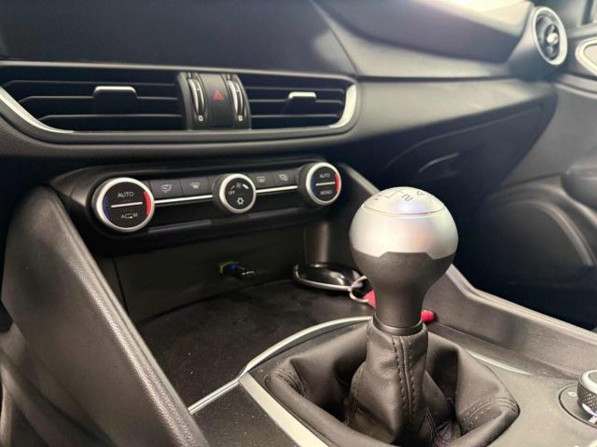 Alfa Romeo Giulia 2.2 Turbodiesel 150 CV (9)