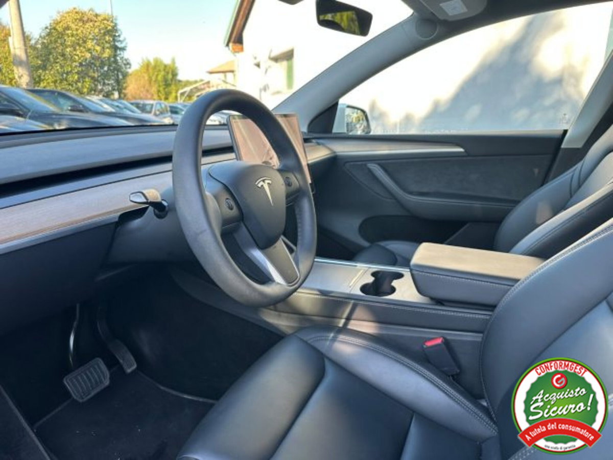 Tesla Model Y Long Range awd (5)