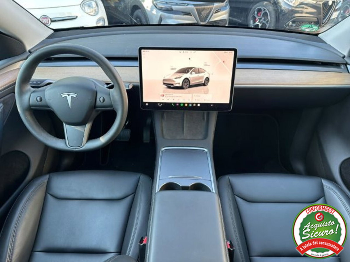 Tesla Model Y Long Range awd (7)