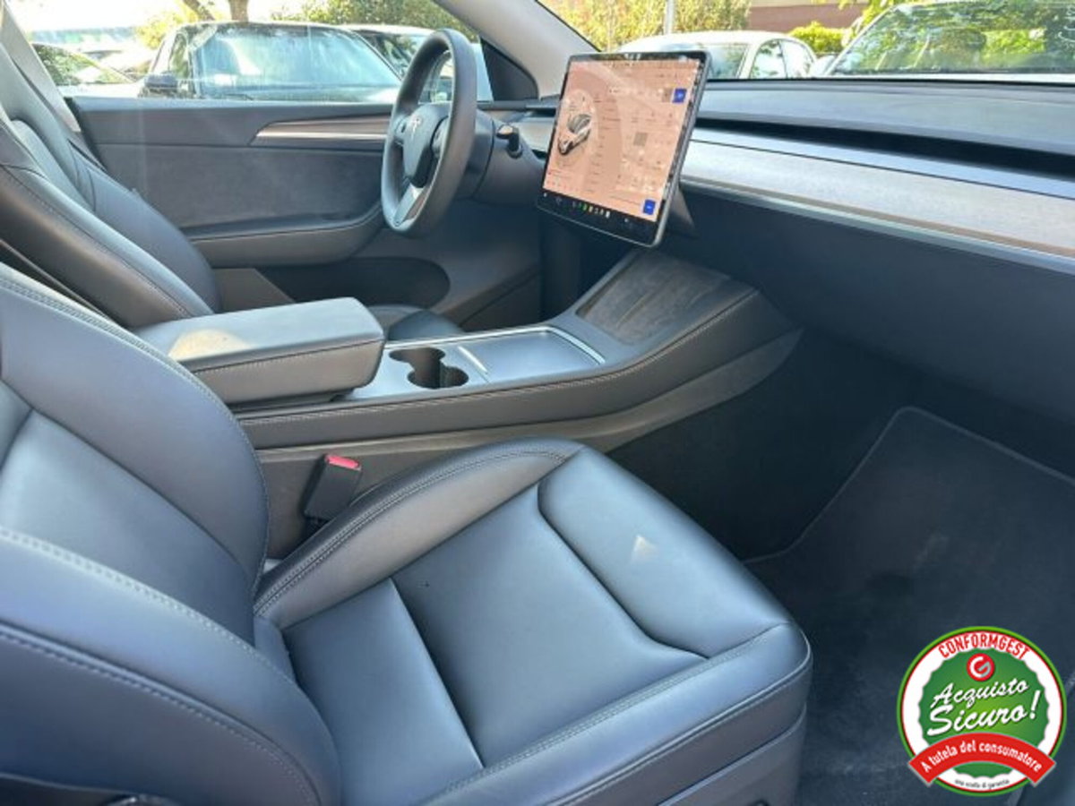 Tesla Model Y Long Range awd (9)