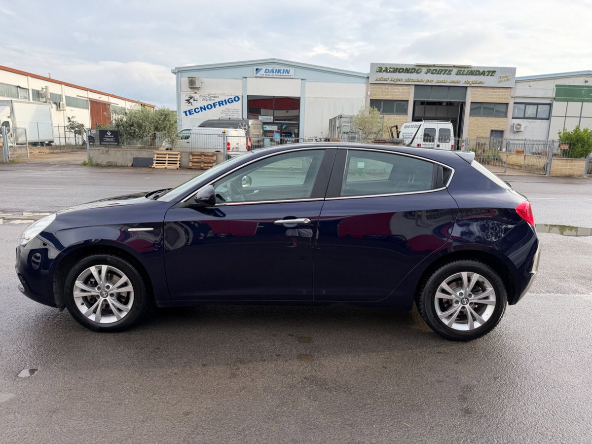 Alfa Romeo Giulietta 1.6 JTDm-2 Exclusive (10)