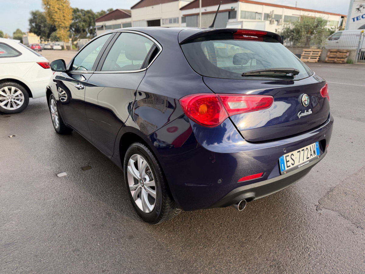 Alfa Romeo Giulietta 1.6 JTDm-2 Exclusive (11)
