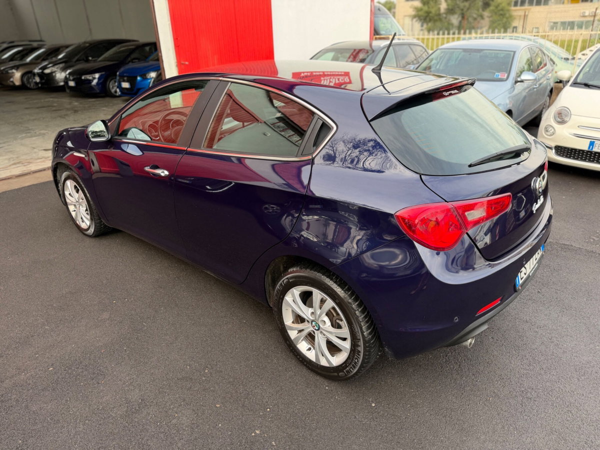 Alfa Romeo Giulietta 1.6 JTDm-2 Exclusive (12)