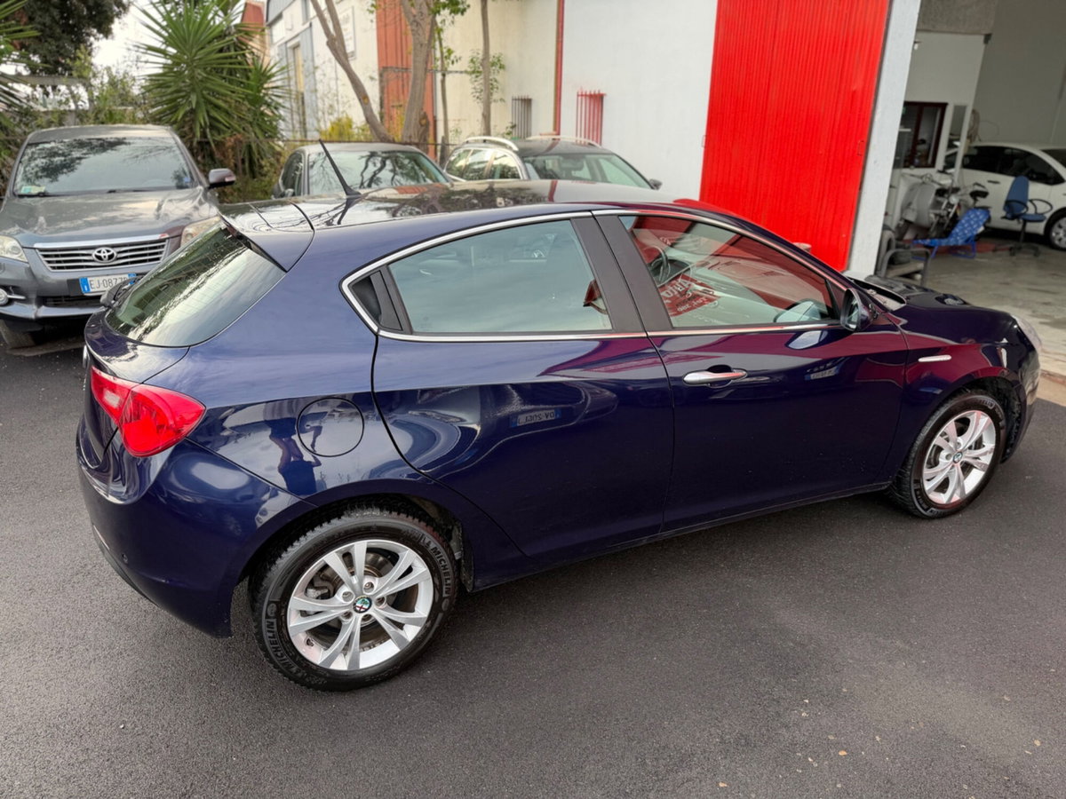 Alfa Romeo Giulietta 1.6 JTDm-2 Exclusive (16)