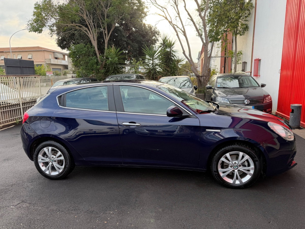 Alfa Romeo Giulietta 1.6 JTDm-2 Exclusive (18)