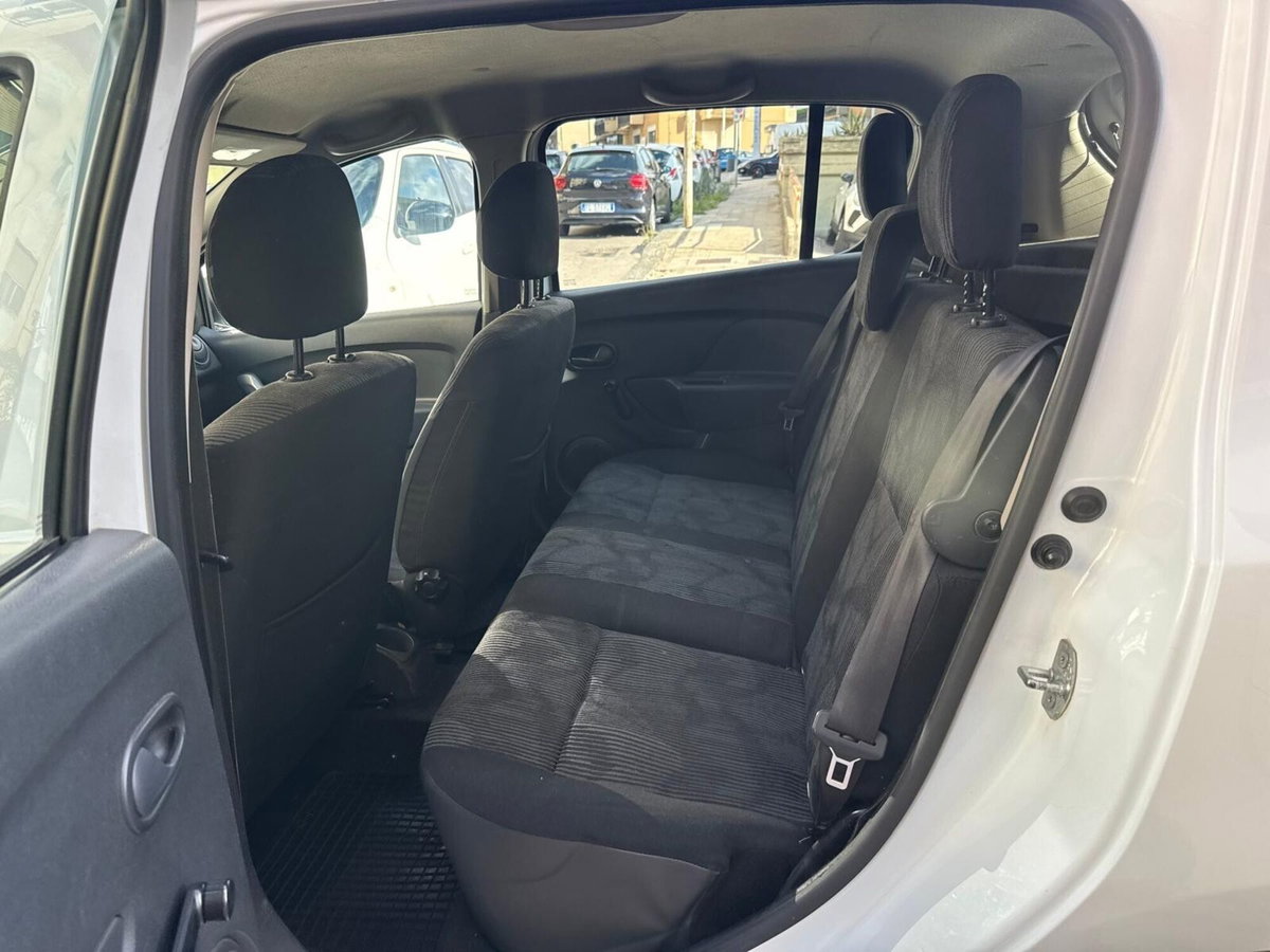 Dacia Sandero 1.5 dCi 8V 75CV Lauréate (10)