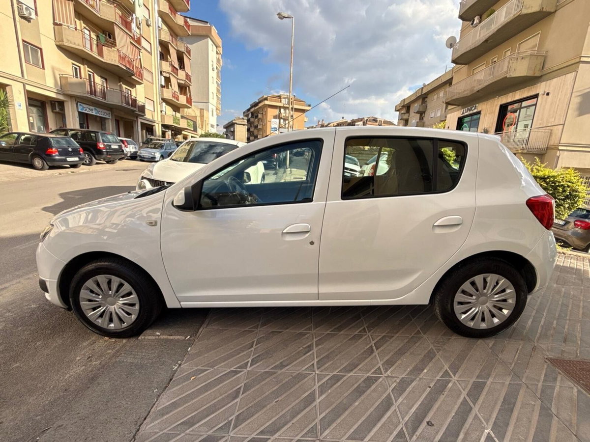 Dacia Sandero 1.5 dCi 8V 75CV Lauréate (14)