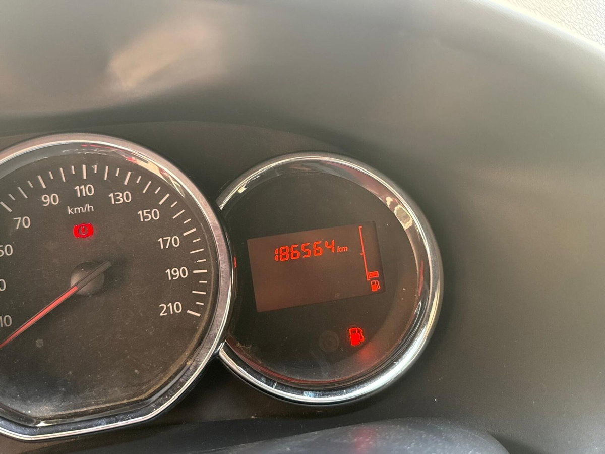 Dacia Sandero 1.5 dCi 8V 75CV Lauréate (6)