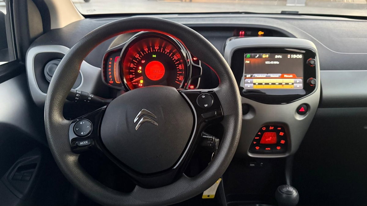 Citroen C1 C1 PureTech 82 5 porte Shine (17)