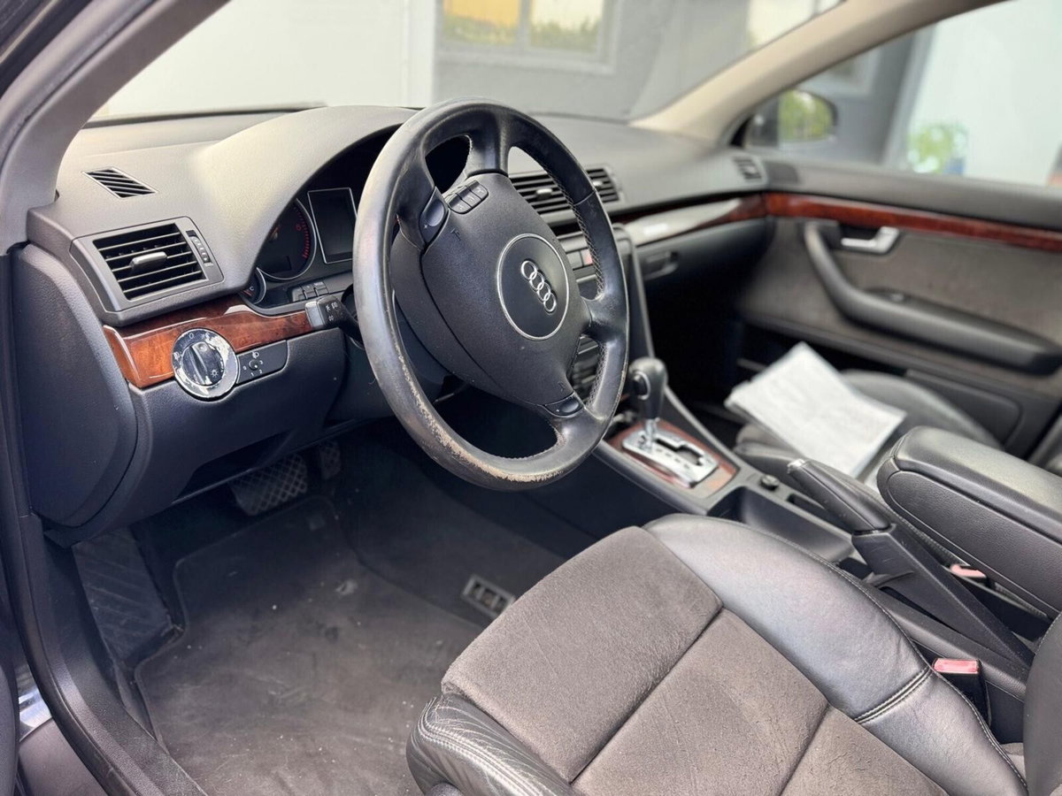 Audi A4 2.5 V6 TDI/180 CV cat quattro (10)