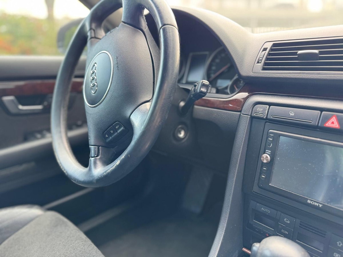 Audi A4 2.5 V6 TDI/180 CV cat quattro (9)