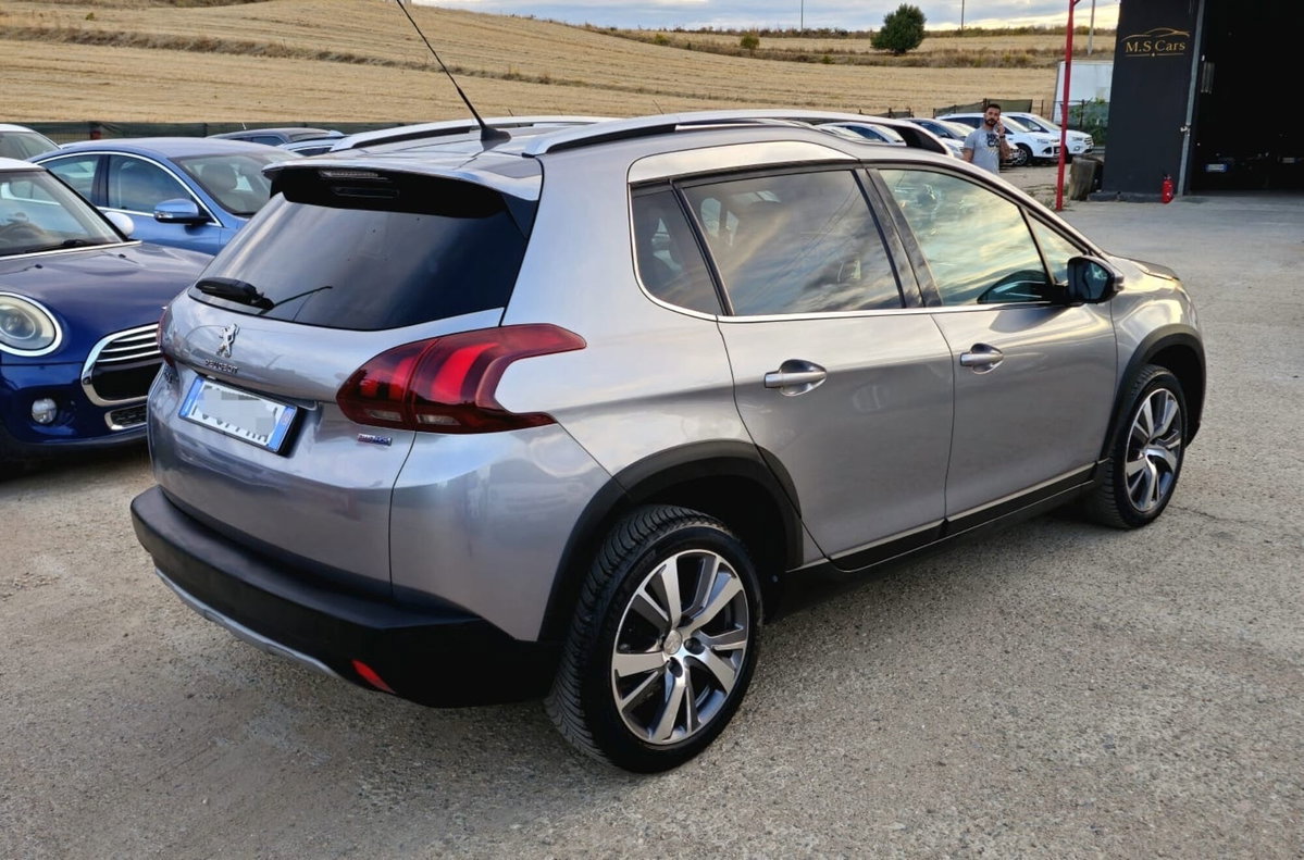 Peugeot 2008 120 S&S Crossway (2)