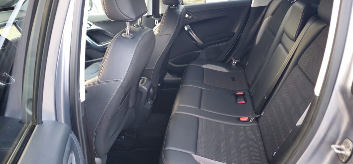 Peugeot 2008 120 S&S Crossway (6)