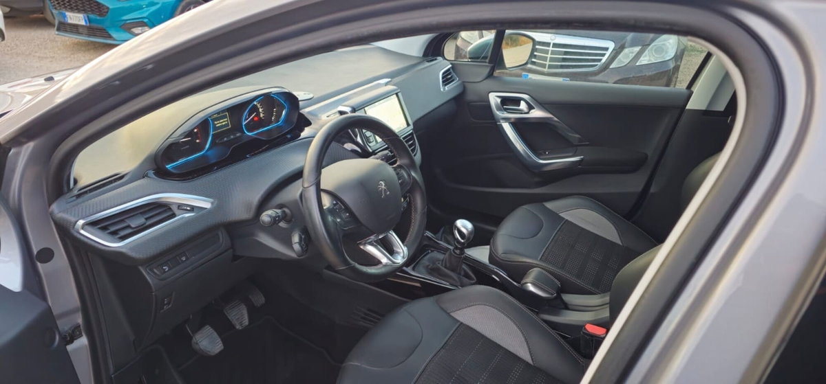 Peugeot 2008 120 S&S Crossway (8)