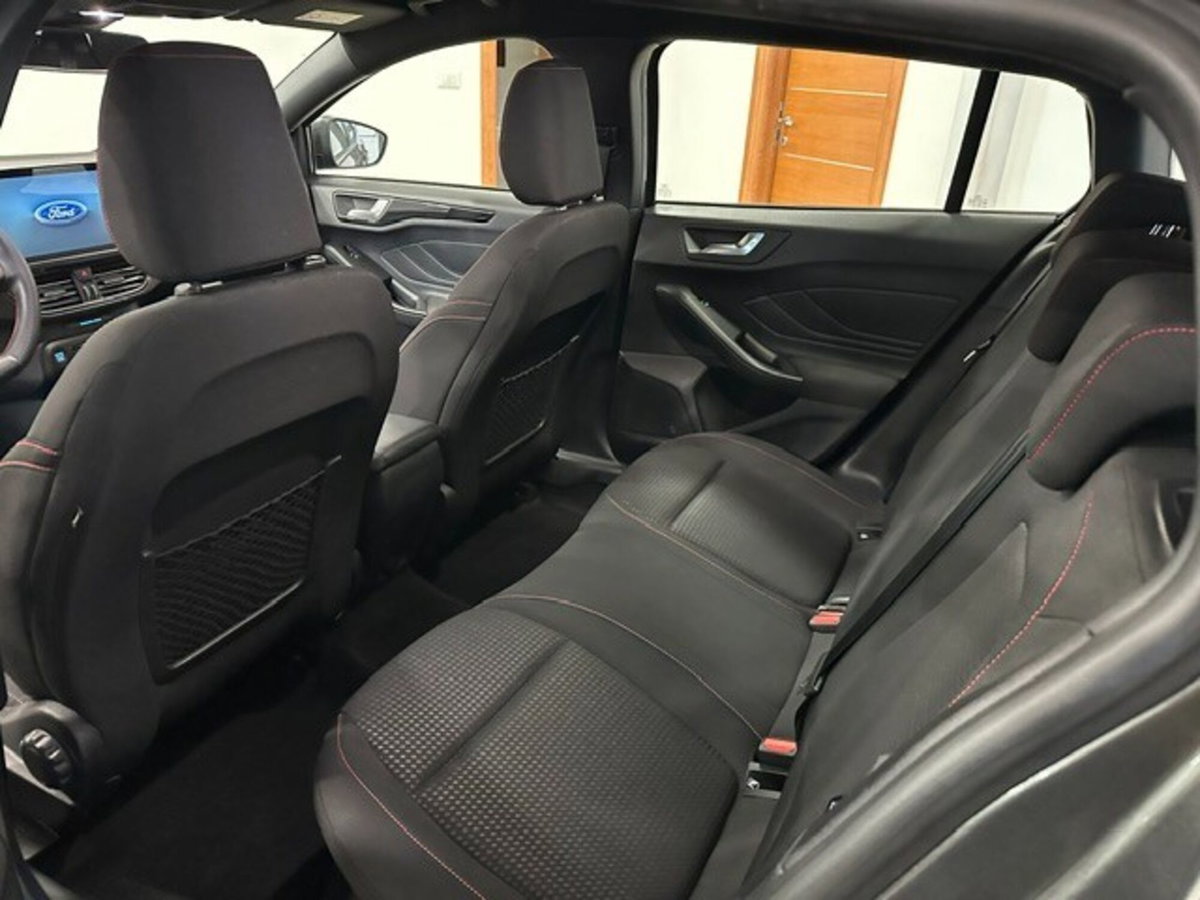 Ford Focus Station Wagon 1.0 EcoBoost Hybrid 125 CV SW ST-Line (10)
