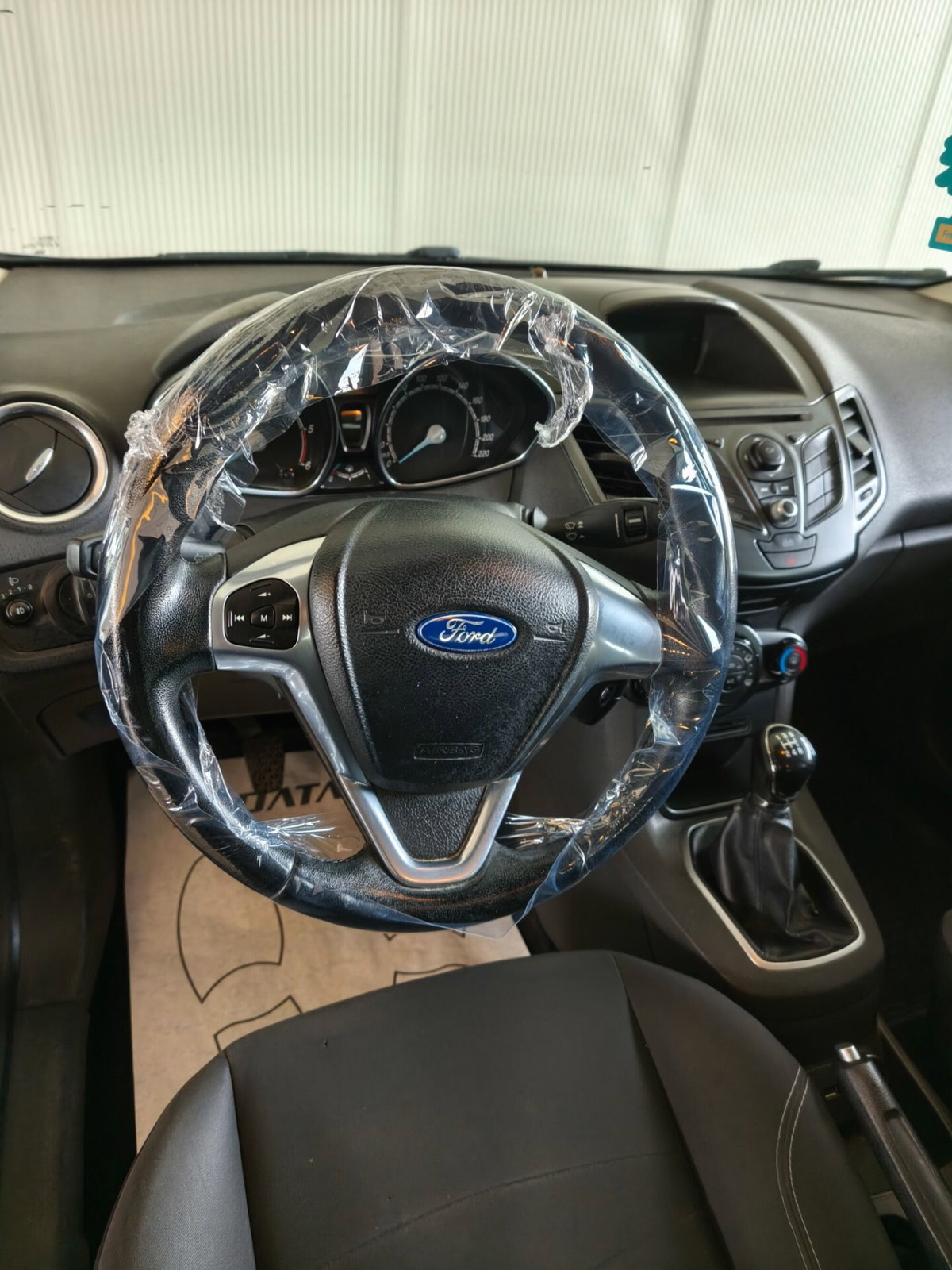 Ford Fiesta 1.5 TDCi 75CV 5 porte (13)