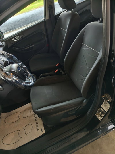 Ford Fiesta 1.5 TDCi 75CV 5 porte (14)