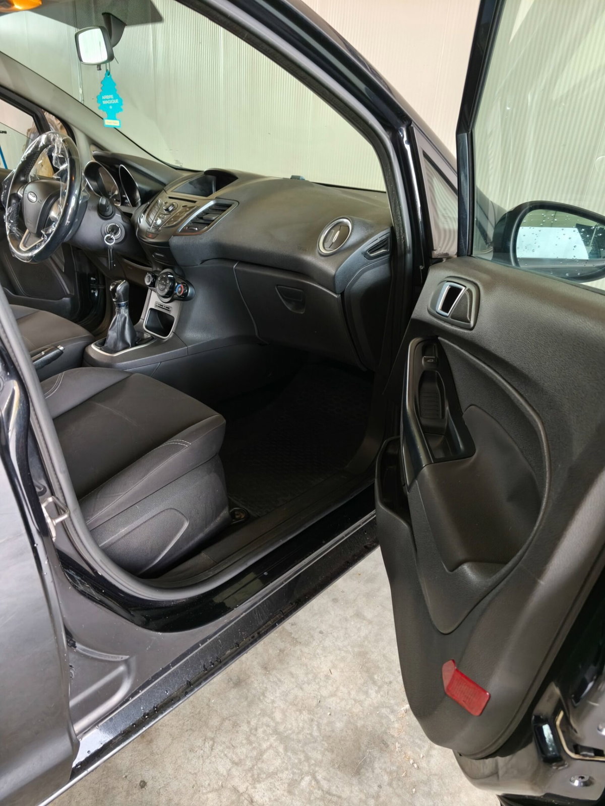Ford Fiesta 1.5 TDCi 75CV 5 porte (16)