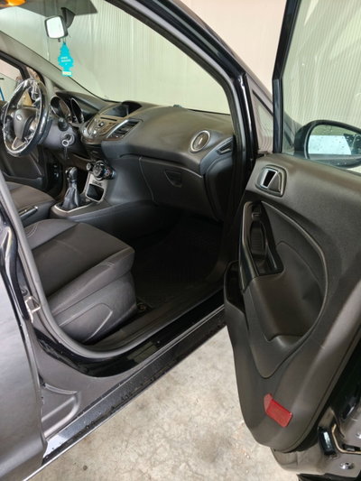 Ford Fiesta 1.5 TDCi 75CV 5 porte (16)