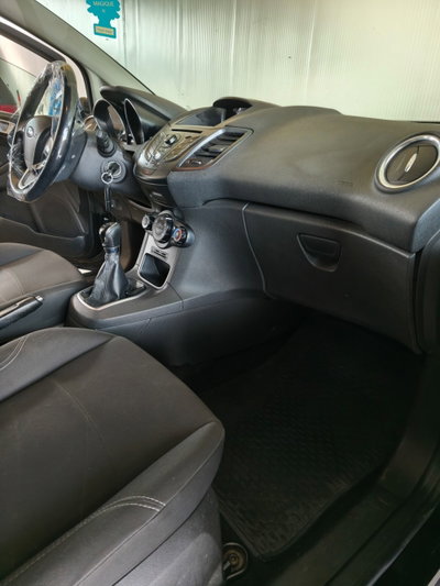 Ford Fiesta 1.5 TDCi 75CV 5 porte (17)