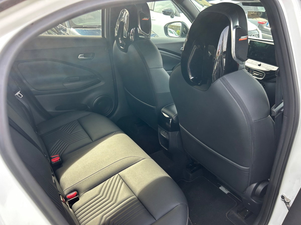 Nissan Juke 1.0 dig-t Tekna 114cv (11)