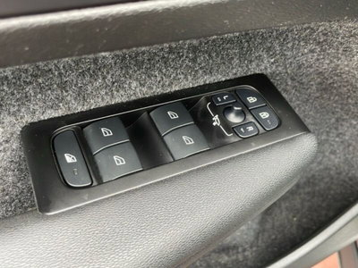 Volvo XC40 T5 Recharge Plug-in Hybrid R-design (18)