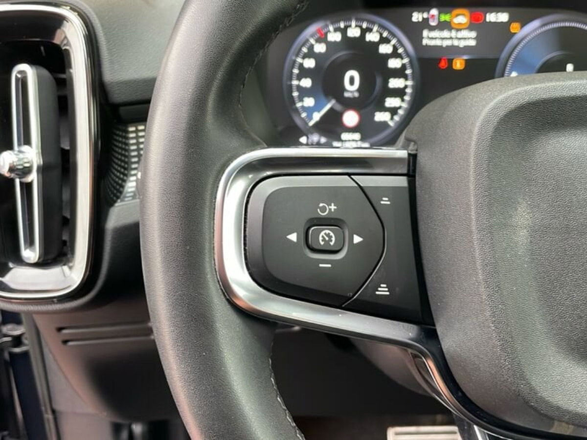 Volvo XC40 T5 Recharge Plug-in Hybrid R-design (19)