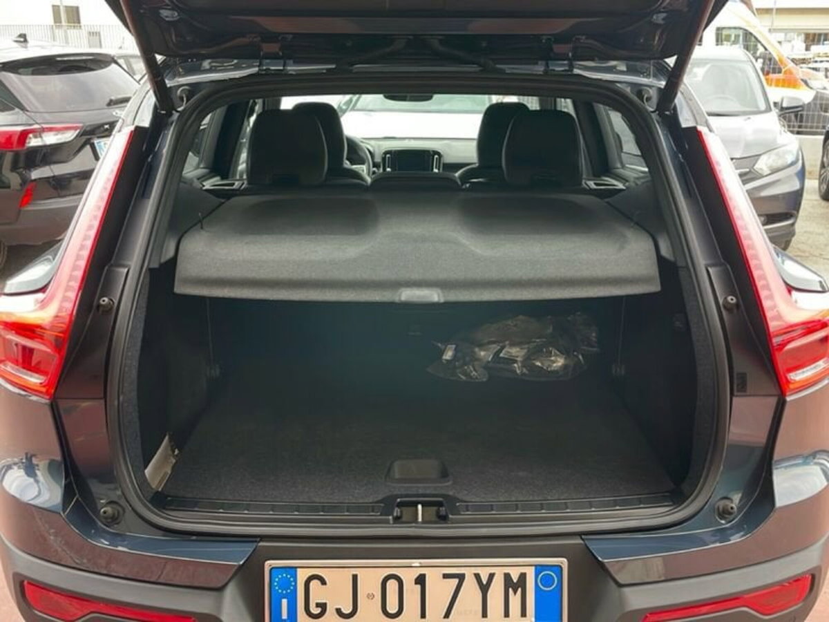 Volvo XC40 T5 Recharge Plug-in Hybrid R-design (9)