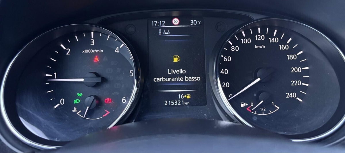 Nissan Qashqai 1.5 dCi Tekna (20)