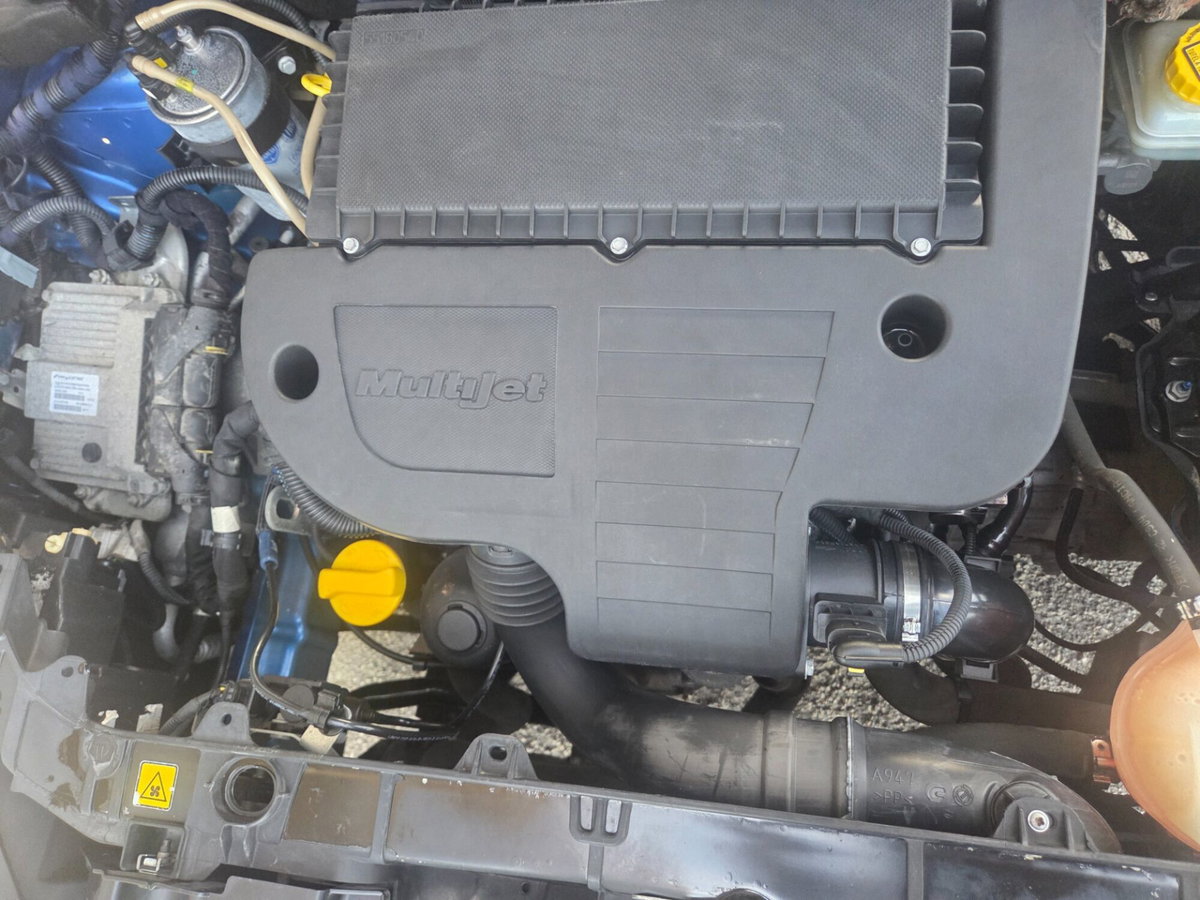 Fiat Punto Evo 1.3 Mjt 90 CV 5 porte Dualogic Dynamic (19)
