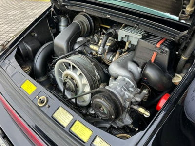 Porsche 911 Coupé Carrera 3.2 (10)