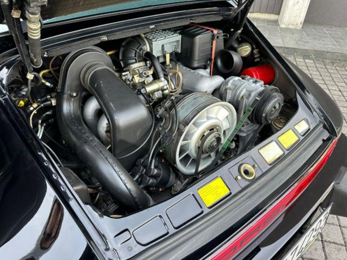 Porsche 911 Coupé Carrera 3.2 (9)