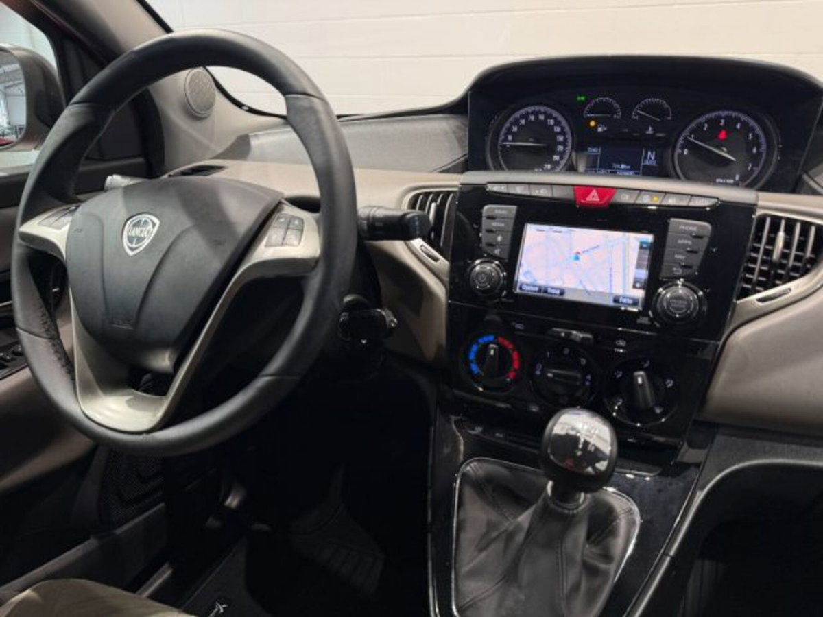 Lancia Ypsilon 0.9 TwinAir 85 CV 5 porte S&S DFN Silver (11)