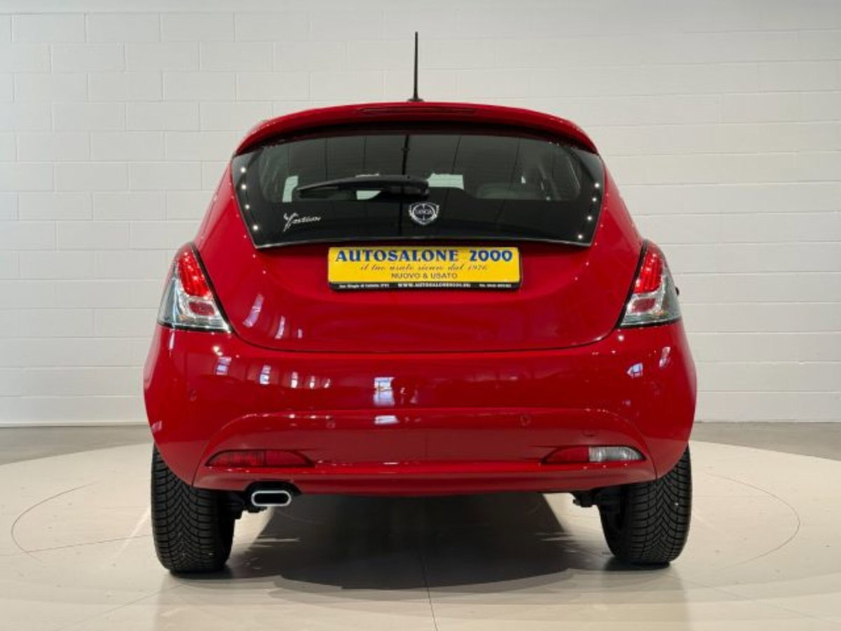 Lancia Ypsilon 0.9 TwinAir 85 CV 5 porte S&S DFN Silver (4)