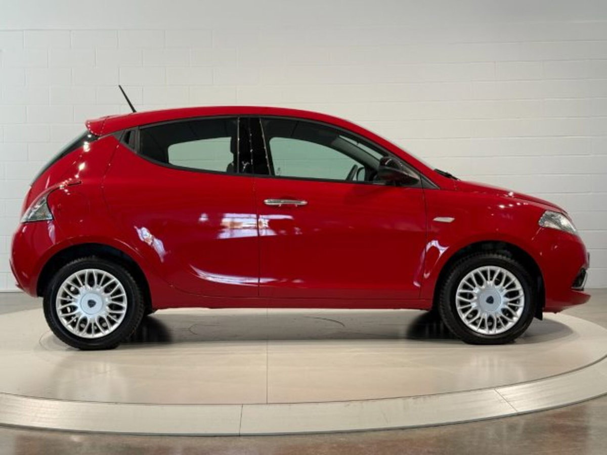Lancia Ypsilon 0.9 TwinAir 85 CV 5 porte S&S DFN Silver (6)