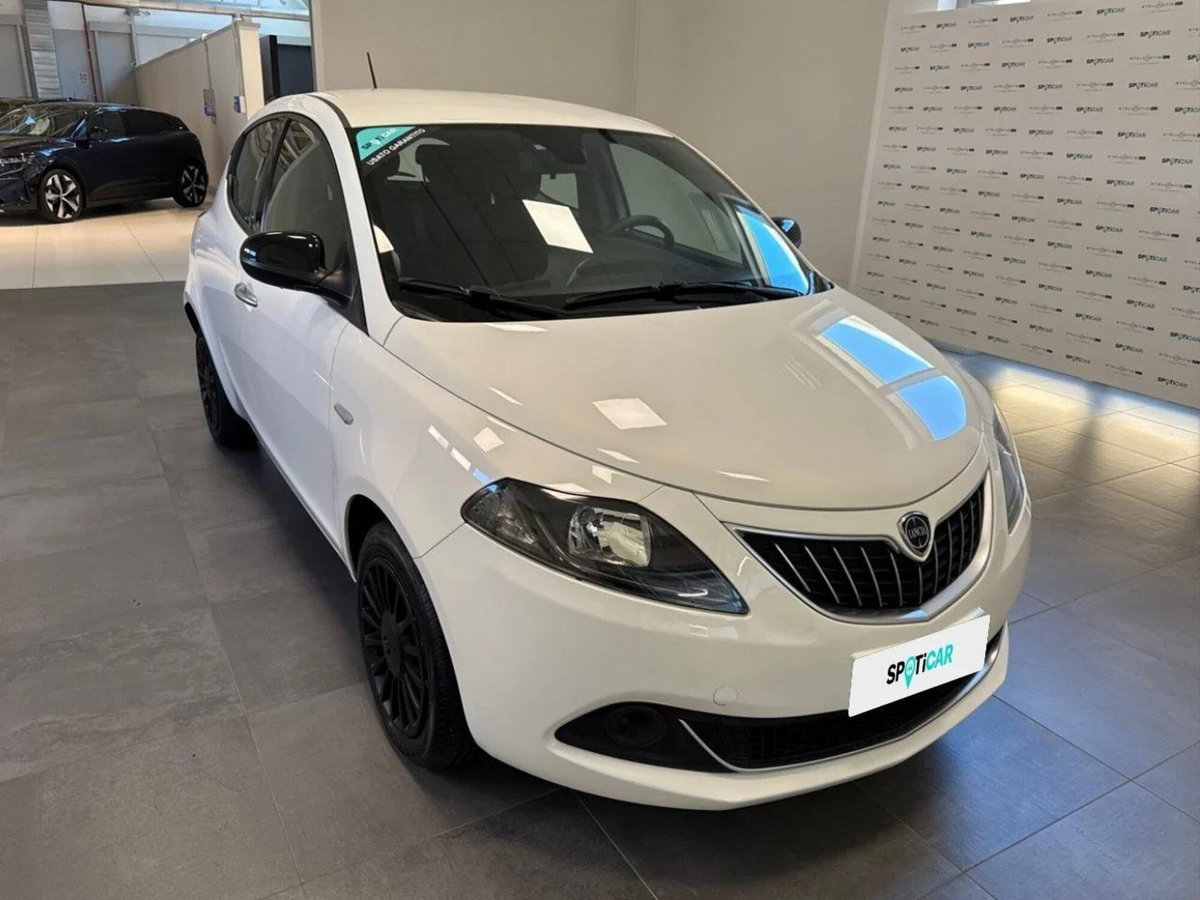 Lancia Ypsilon 1.0 FireFly 5 porte S&S Hybrid Ecochic Silver
