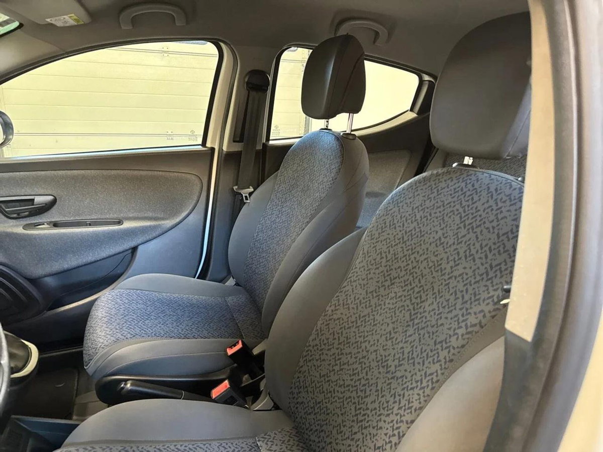 Lancia Ypsilon 1.0 FireFly 5 porte S&S Hybrid Ecochic Silver (14)