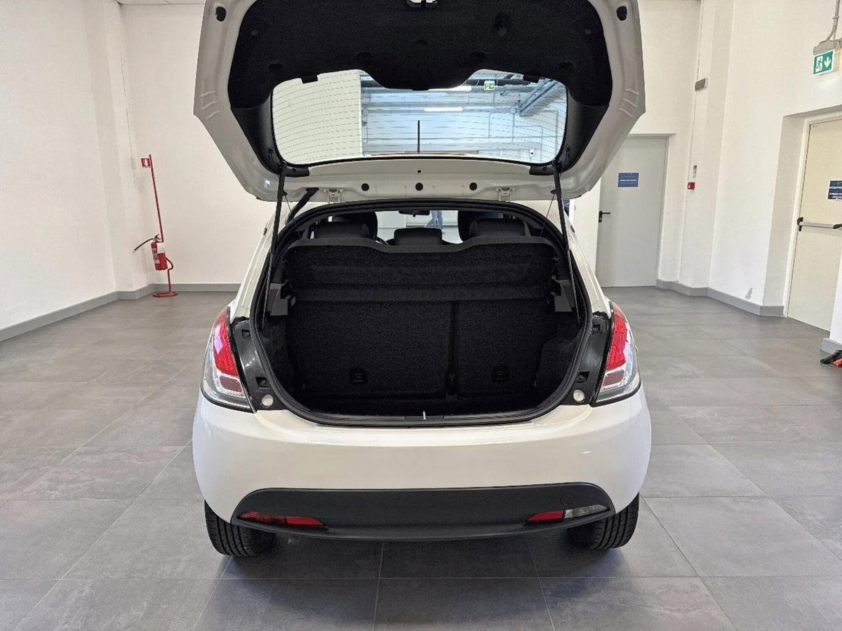 Lancia Ypsilon 1.0 FireFly 5 porte S&S Hybrid Ecochic Silver (18)