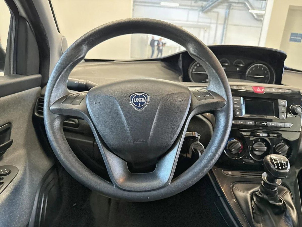 Lancia Ypsilon 1.0 FireFly 5 porte S&S Hybrid Ecochic Silver (7)
