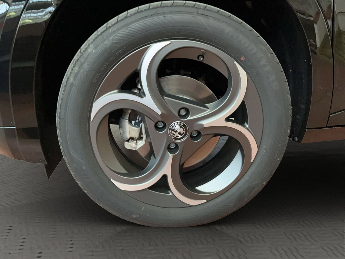 Alfa Romeo Junior 1.2 ibrida 145cv edct6 (4)