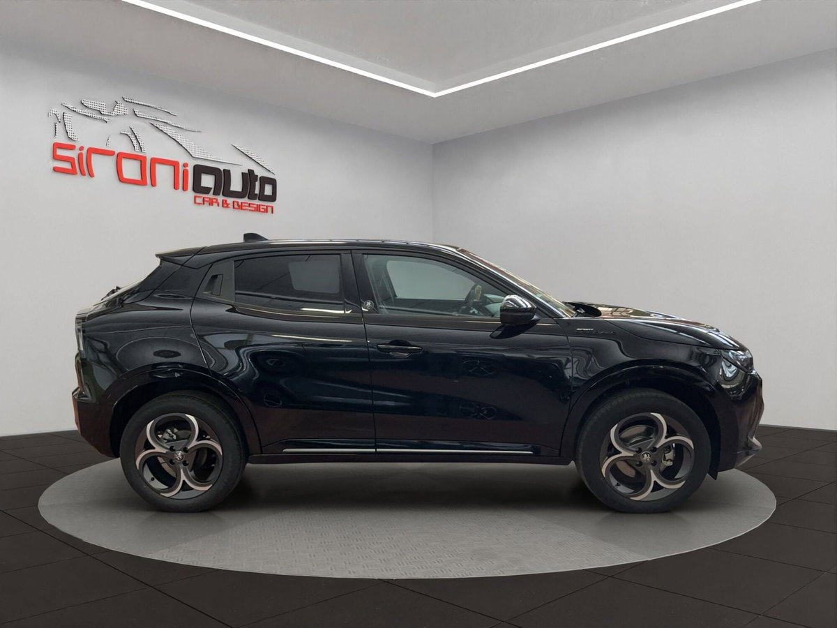 Alfa Romeo Junior 1.2 ibrida 145cv edct6 (9)