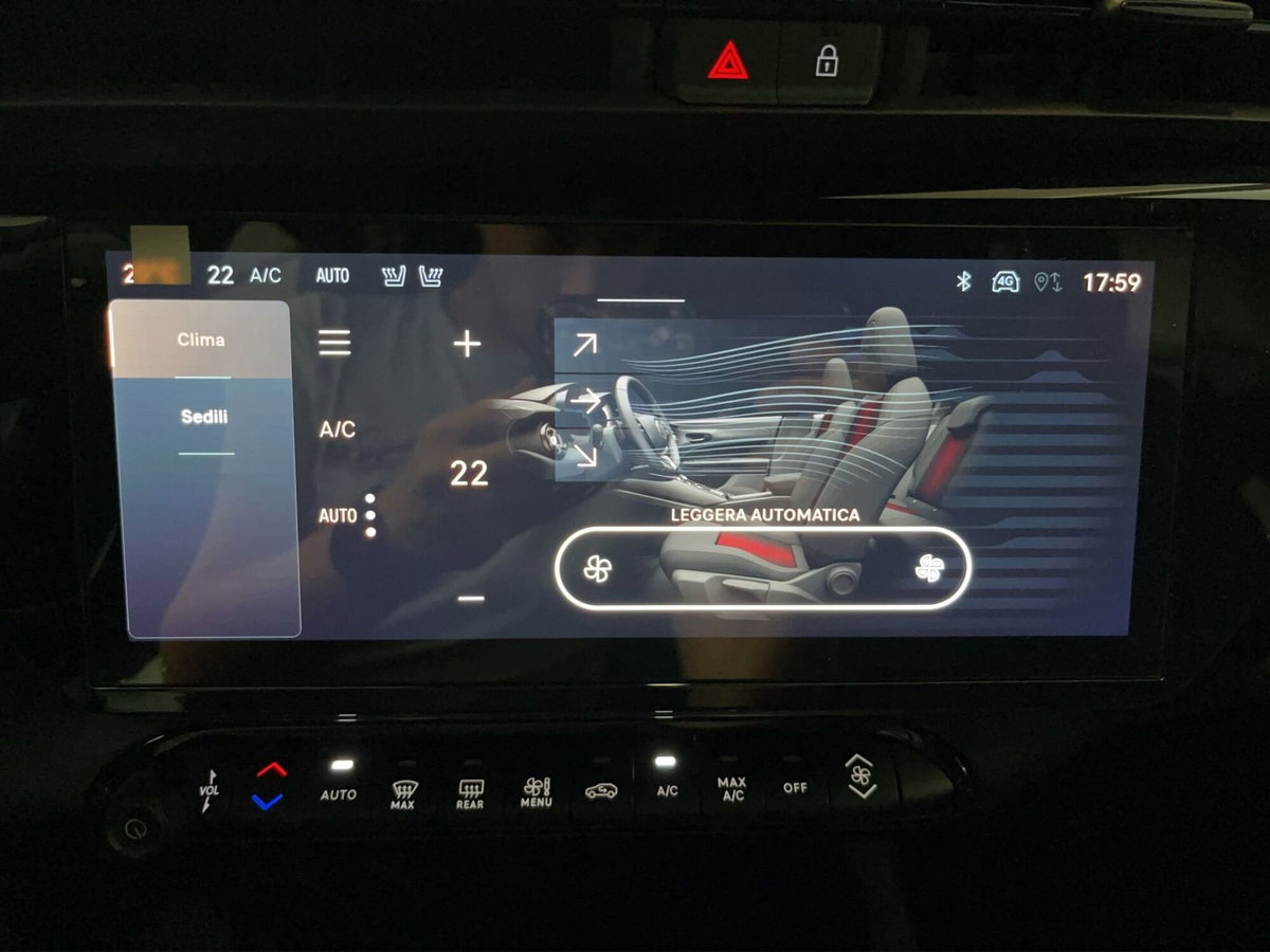 Alfa Romeo Junior 1.2 ibrida 145cv edct6 (14)