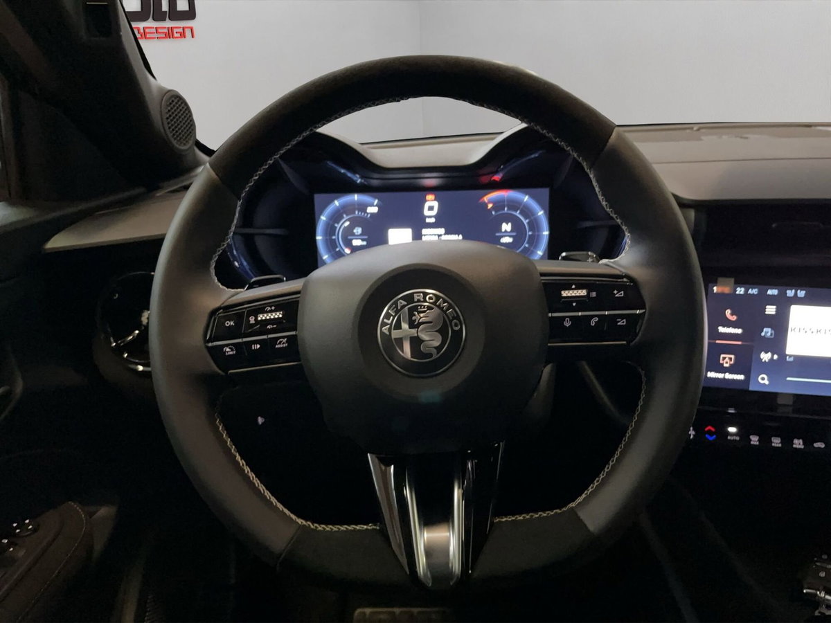 Alfa Romeo Junior 1.2 ibrida 145cv edct6 (16)