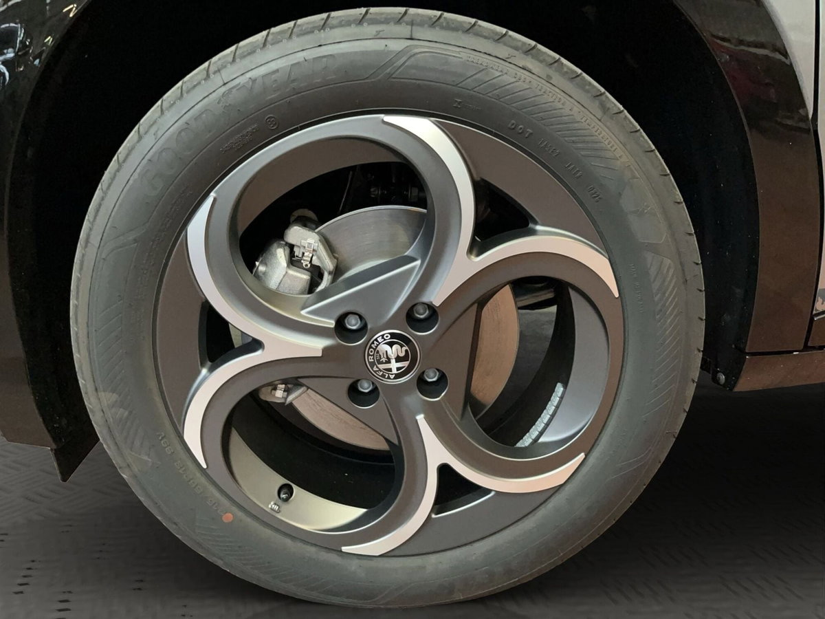 Alfa Romeo Junior 1.2 ibrida 145cv edct6 (4)