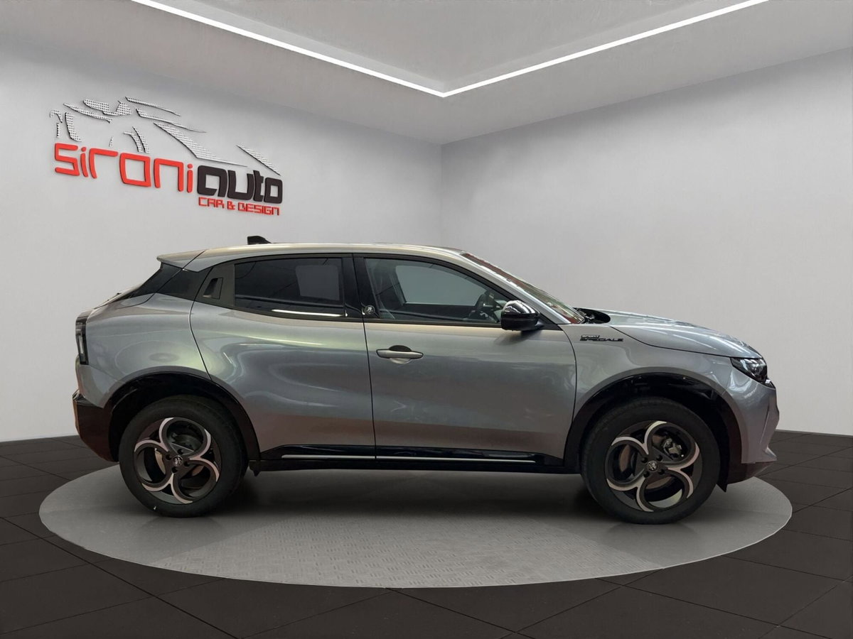 Alfa Romeo Junior 1.2 ibrida 145cv edct6 (9)