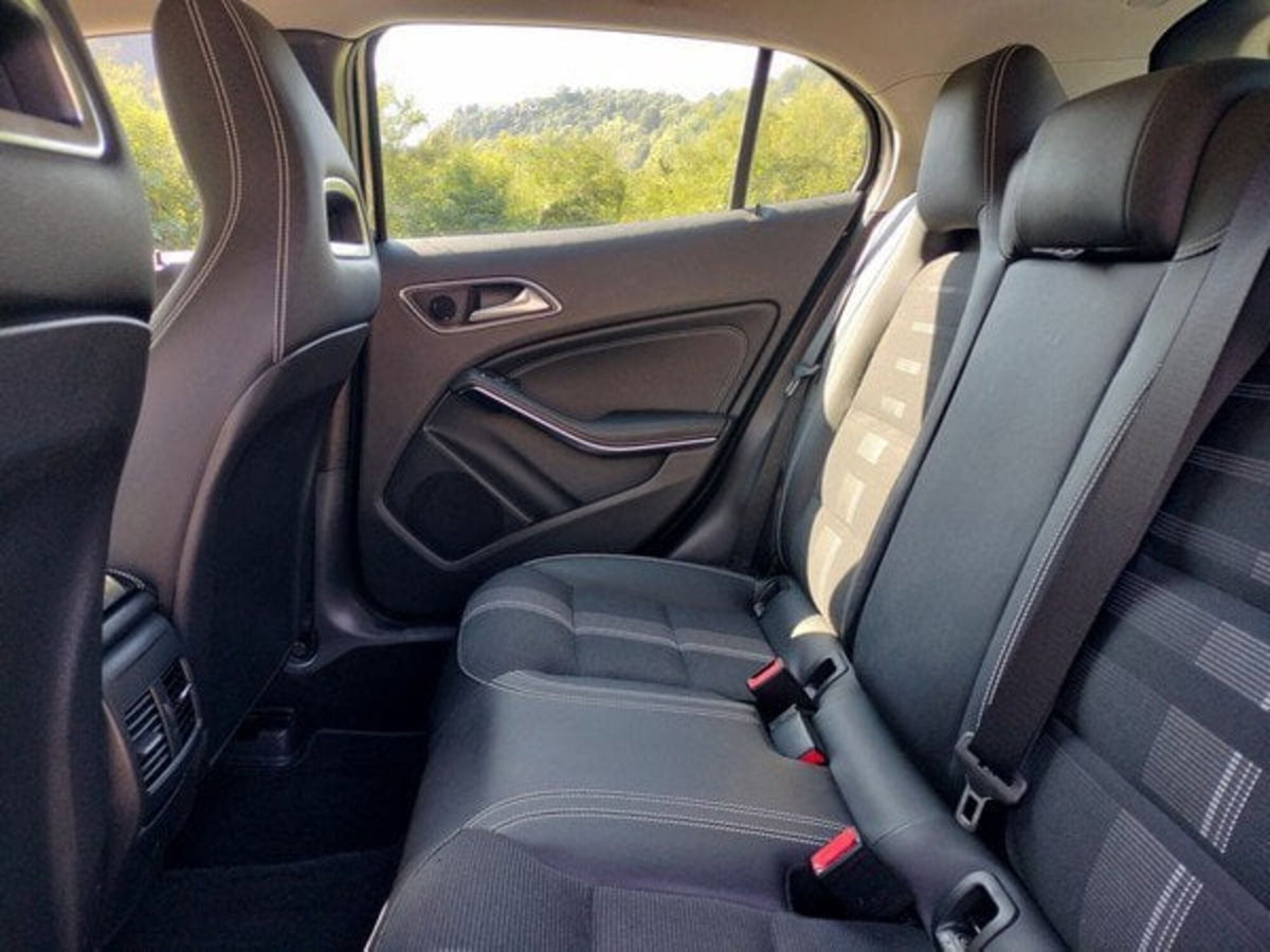 Mercedes-Benz GLA SUV 200 d Sport (14)